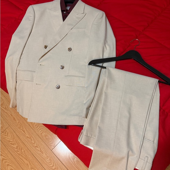 Men's Cream Double-Breasted Suit